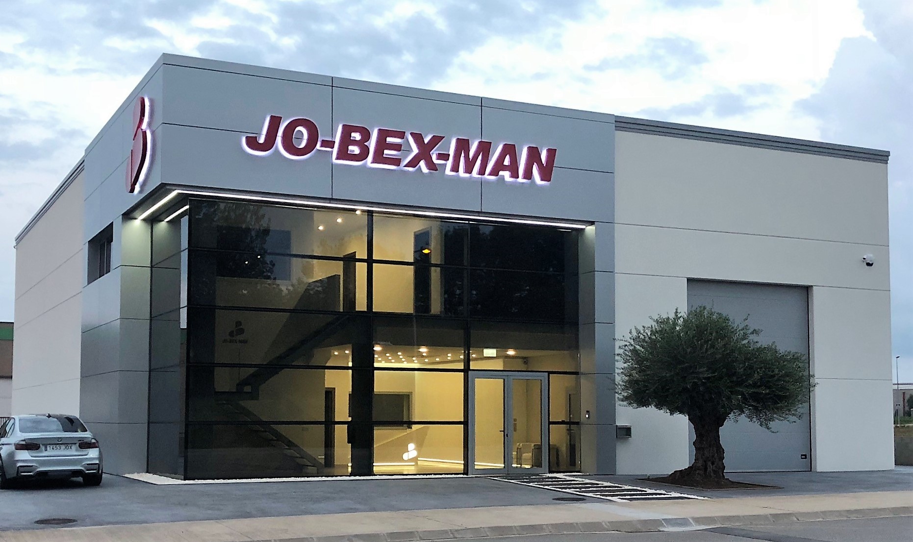 Construcción nave industrial prefabricada Jo-Bex-man