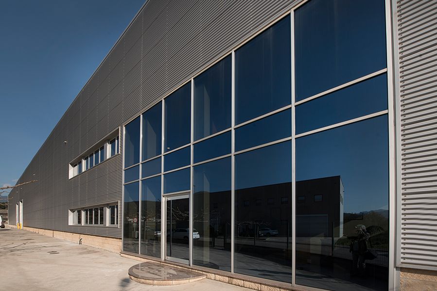 Construcción nave industrial con Estructuras Metálicas Mecàniques Pujolàs