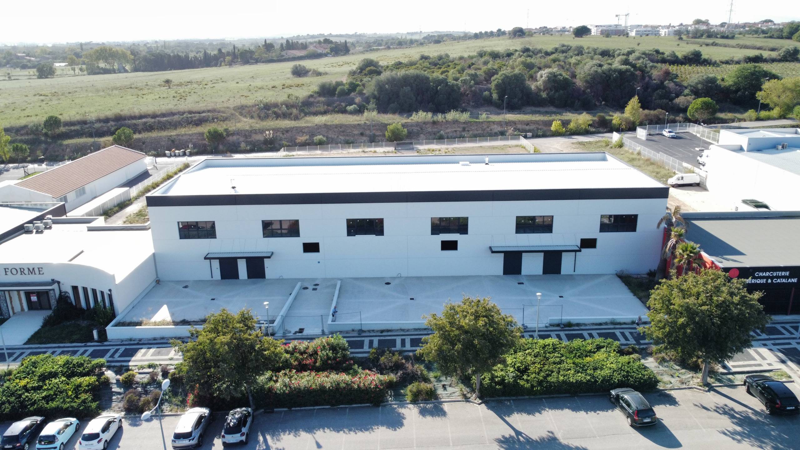 Construcción de un edificio comercial y de oficinas en hormigón prefabricado en Perpignan